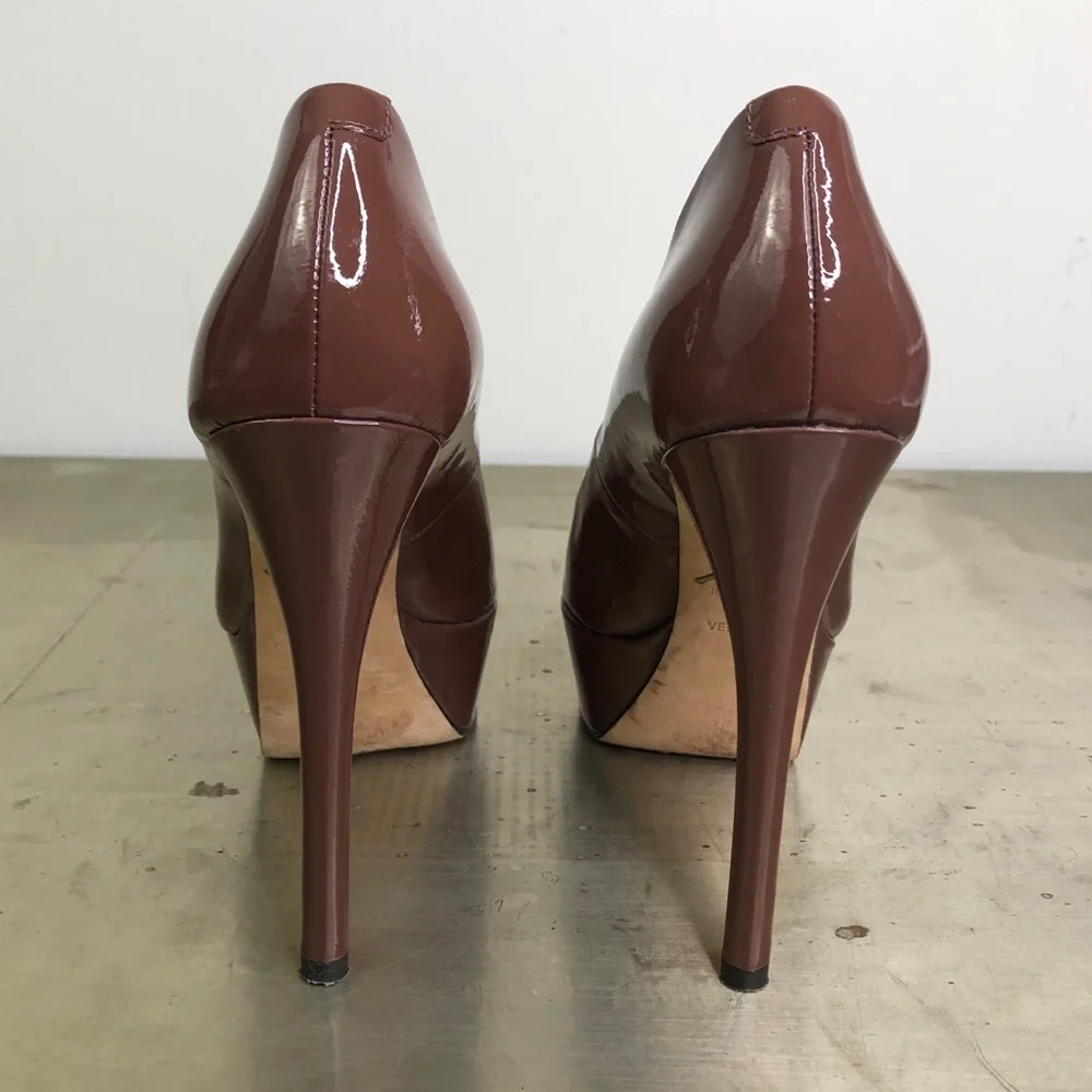 B Brian Atwood excellent nearly